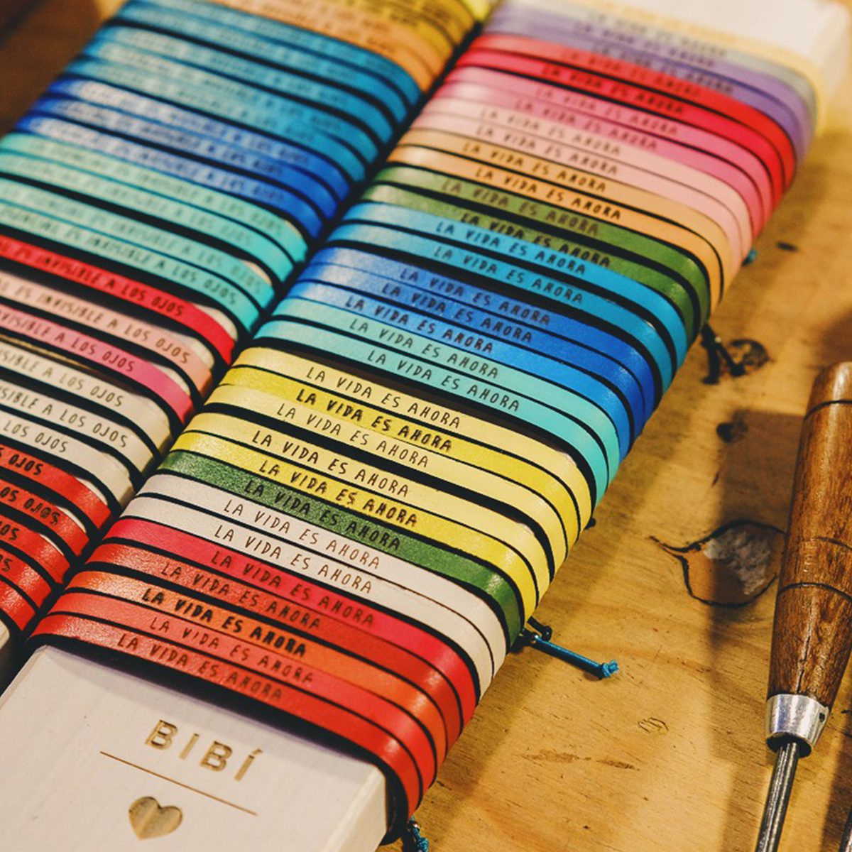 pulseras de la vida es ahora en expositor para tiendas